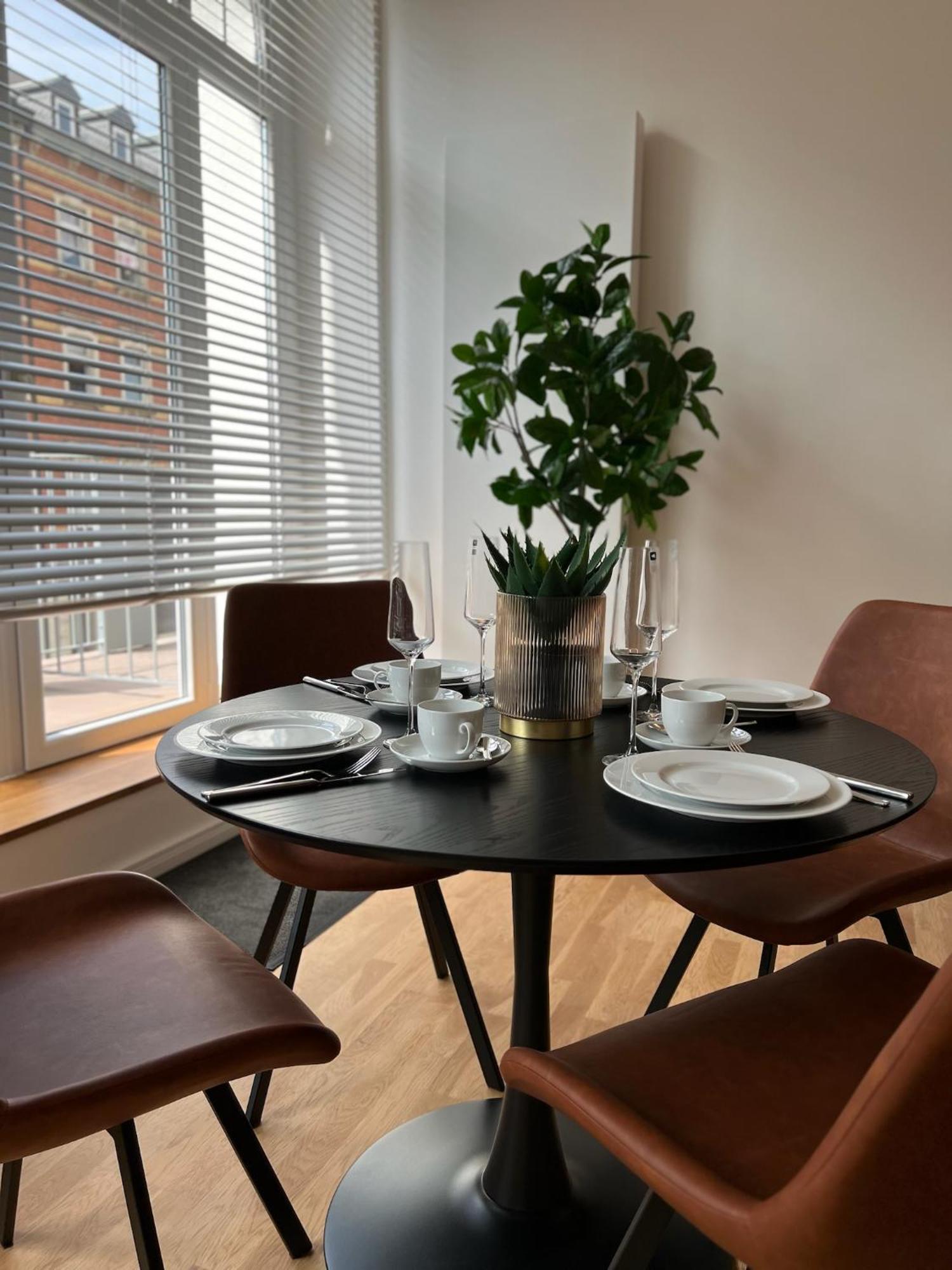 Neu! City-Loft-Apartment Im Goethe Palais I 5P I Lift I Parkplatz I Zentrum I Helios Aue  Buitenkant foto